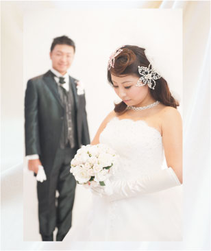 ウェディングドレスの結婚写真