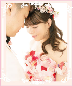 お花いっぱいの花ドレスで結婚写真撮影